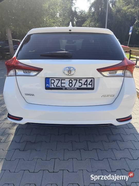 Biały Używany 2016 Toyota Auris Kombi | 29 500 zł (Uczciwa cena) - Obraz 1/4