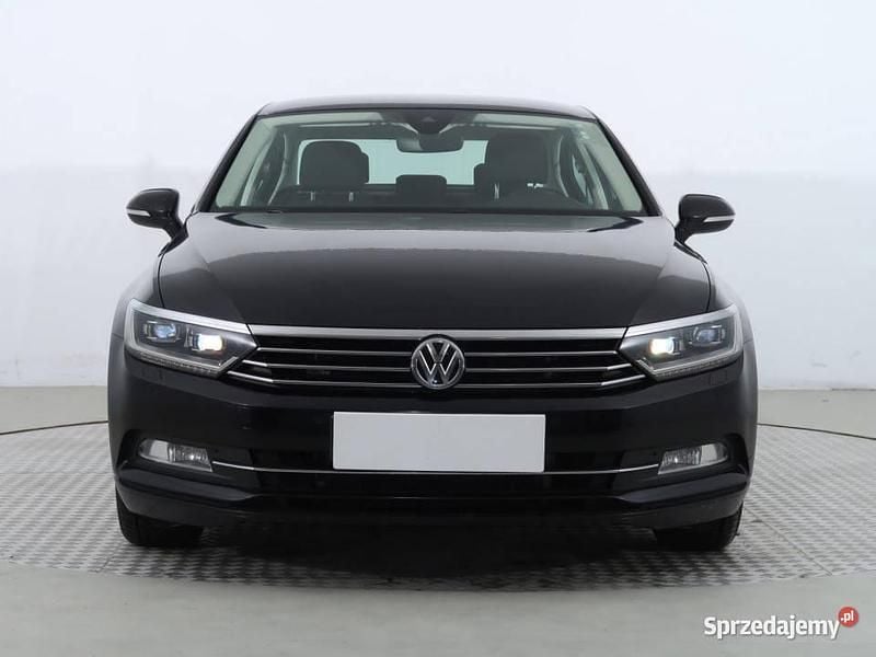 Czarny Używany 2019 VW Passat Sedan/Limuzyna | 63 999 zł (Dobra cena) - Obraz 1/4
