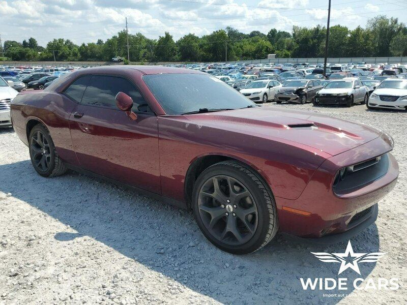 Bordowy (metalik) Używany 2018 Dodge Challenger SXT Coupe | 42 300 zł - Obraz 1/4