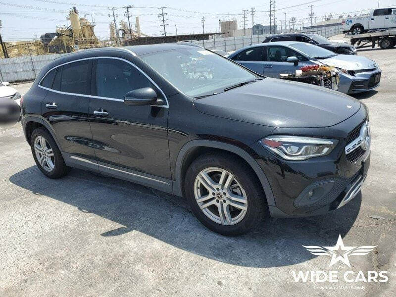 Czarny Używany 2021 Mercedes GLA250 SUV | 78 800 zł - Obraz 1/4