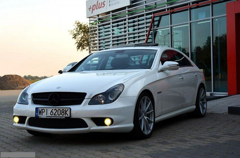 Biały Używany 2008 Mercedes CLS63 AMG AMG Sedan/Limuzyna | 119 777 zł - Obraz 1/4