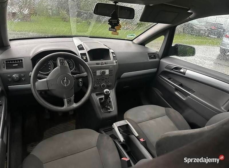 Używany Opel Zafira 2005 Czarny Minivan
