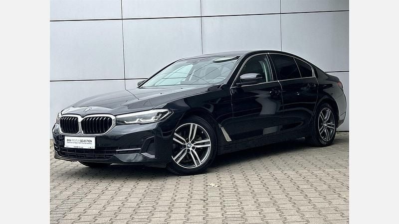 Czarny szafir metalizowany Używany 2022 BMW 518 Sedan/Limuzyna | 129 999 zł (Uczciwa cena) - Obraz 1/3