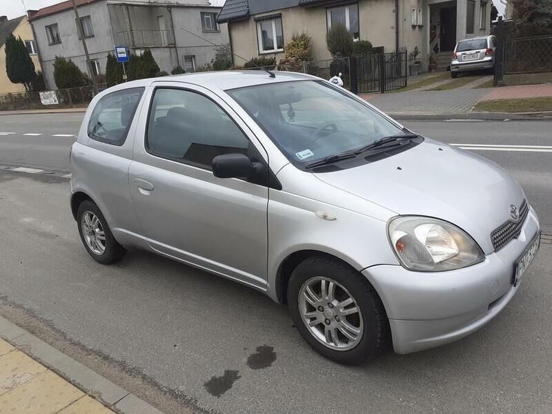 Srebrny Używany 2003 Toyota Yaris Hatchback | 5400 zł (Uczciwa cena) - Obraz 1/4