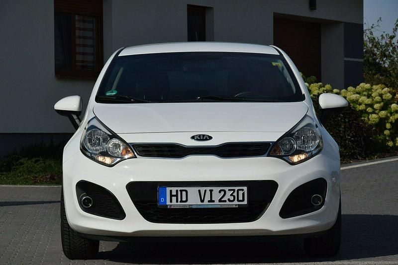Używany Kia Rio 85 KM (62 kW) 2013 Biały Hatchback