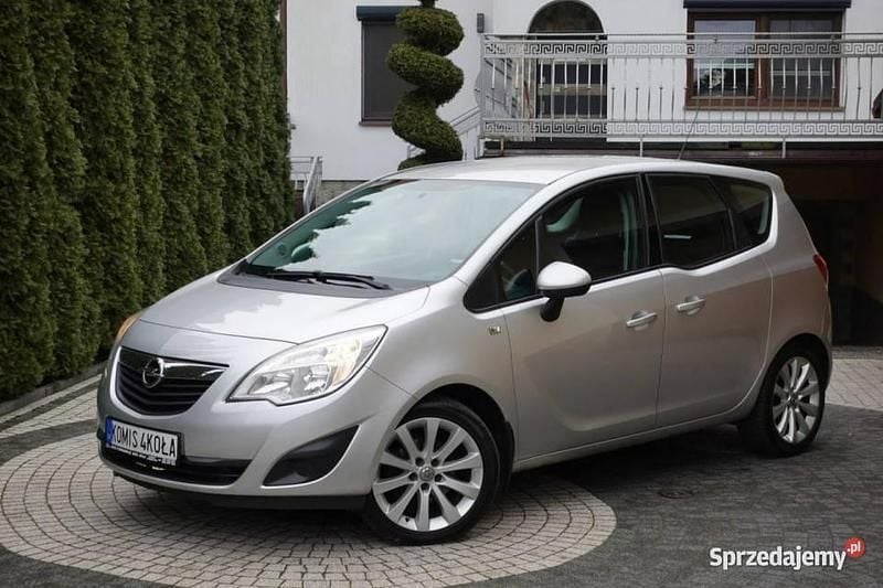 Srebrny Używany 2010 Opel Meriva Minivan | 19 900 zł (Uczciwa cena) - Obraz 1/4
