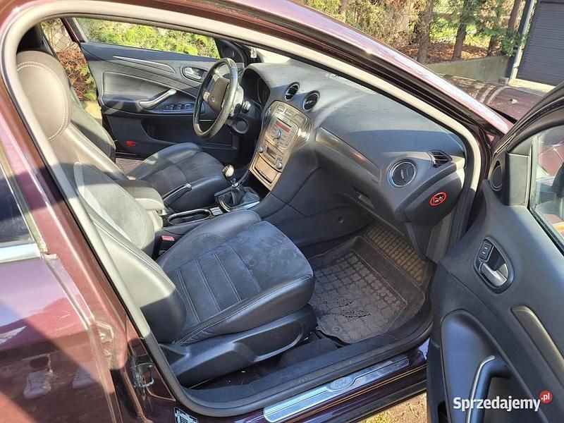 Używany Ford Mondeo 2010 Wiśniowy Kombi