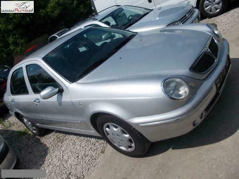 Używany Lancia Lybra 130 KM (95 kW) 2000 Srebrny (metalik) Sedan/Limuzyna