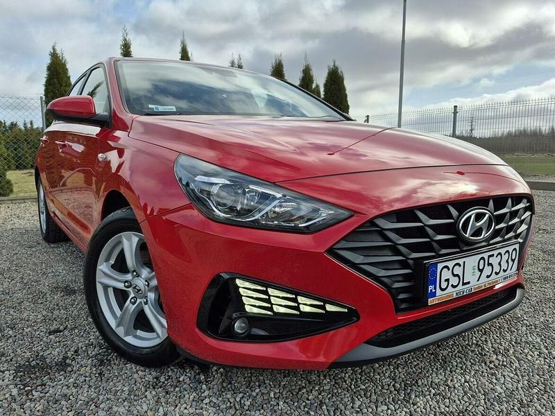 Używany Hyundai i30 110 KM (80 kW) 2020 Czerwony Hatchback