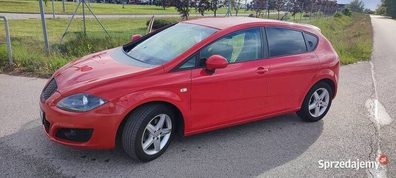Czerwony Używany 2010 Seat Leon Hatchback | 18 000 zł - Obraz 1/4