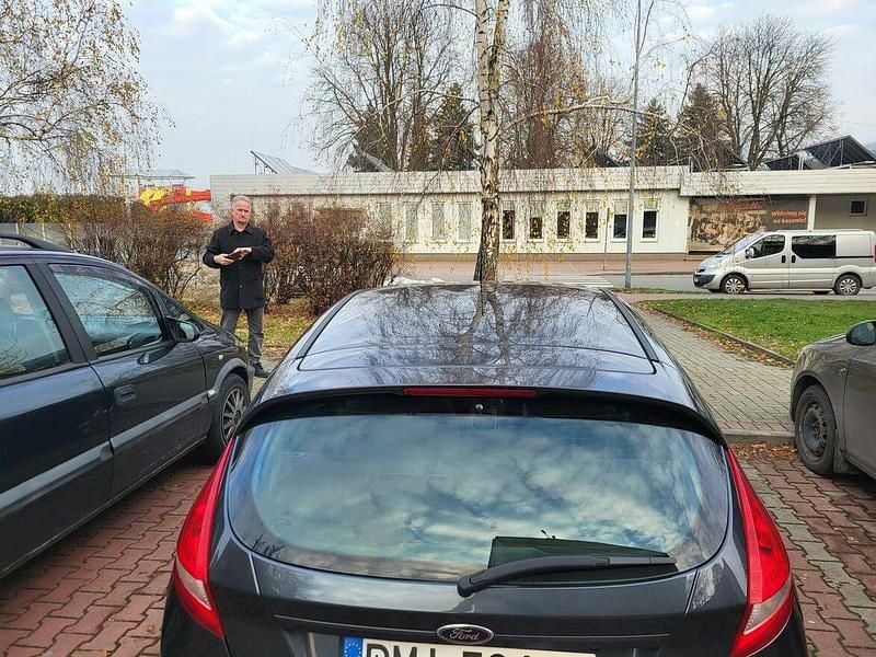 Używany Ford Fiesta 2009 Szary Hatchback