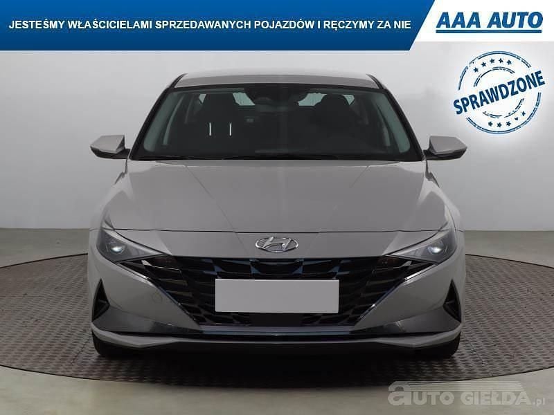 Używany Hyundai Elantra 2023 Srebrny Sedan/Limuzyna