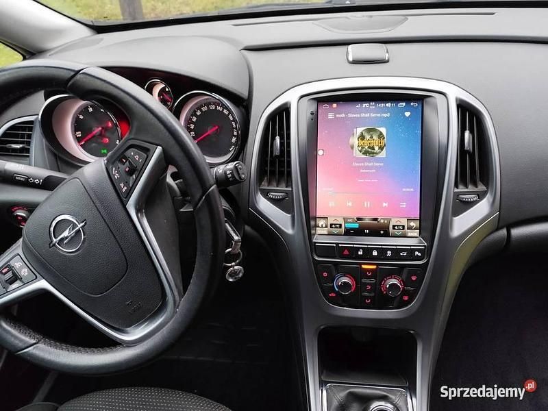 Używany Opel Astra 2015 Czarny Kombi