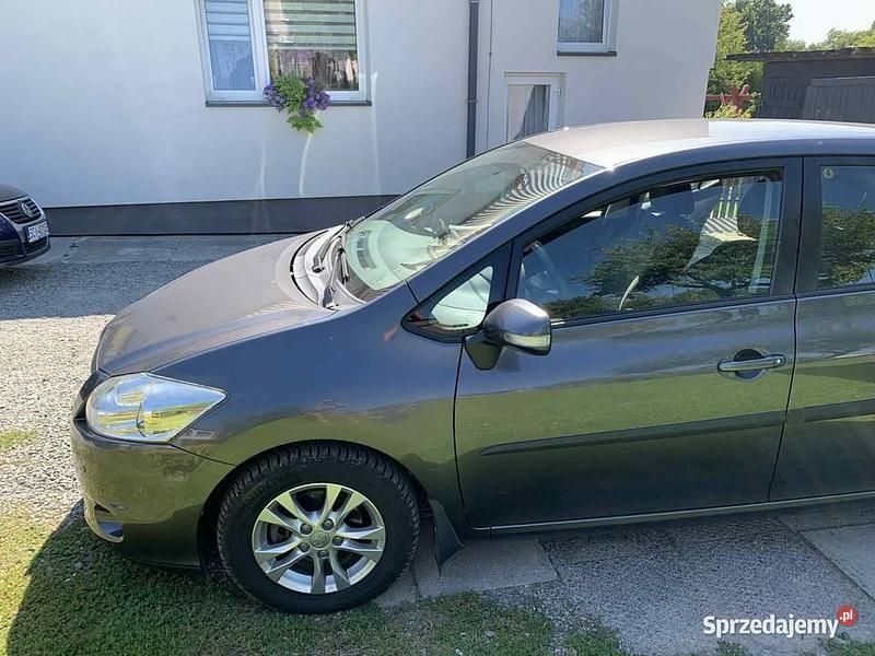 Używany Toyota Auris 2013 Szary Hatchback