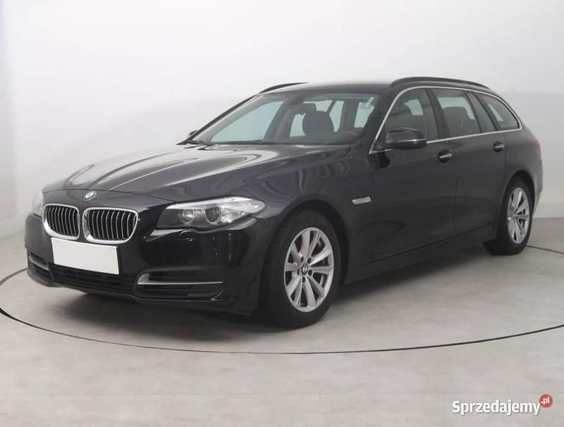 Używany BMW 518 150 KM (110 kW) 2016 Czarny Kombi