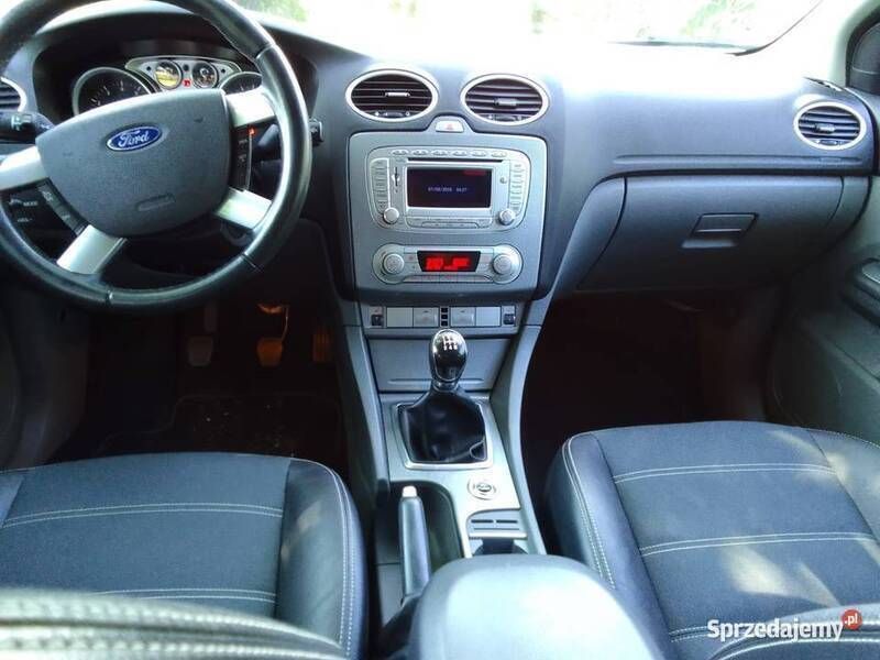 Używany Ford Focus 2010 Srebrny Kombi