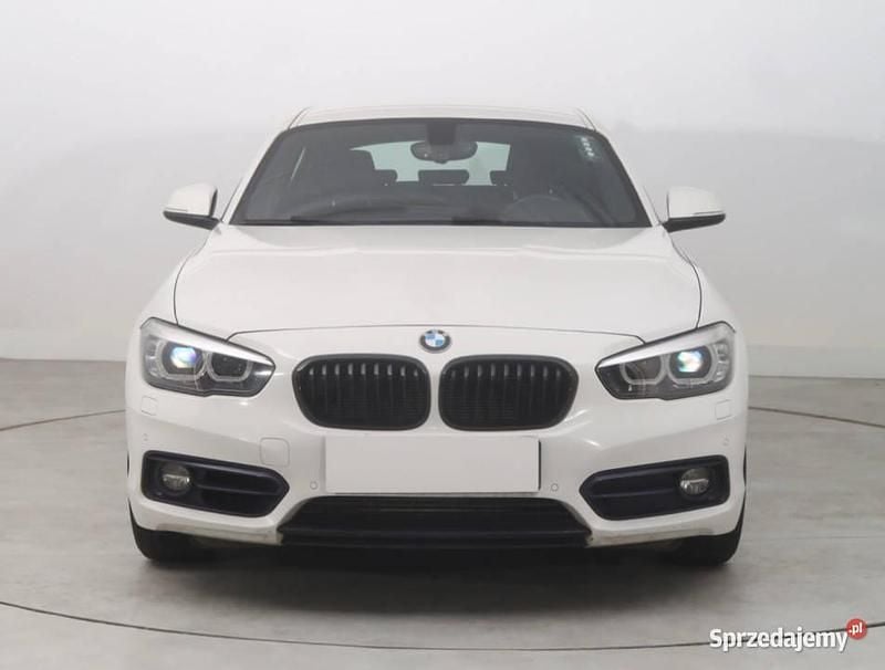 Biały Używany 2018 BMW 118 Hatchback | 56 999 zł (Dobra cena) - Obraz 1/4