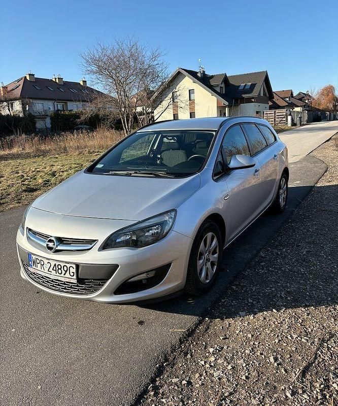 Używany Opel Astra 2015 Srebrny Kombi
