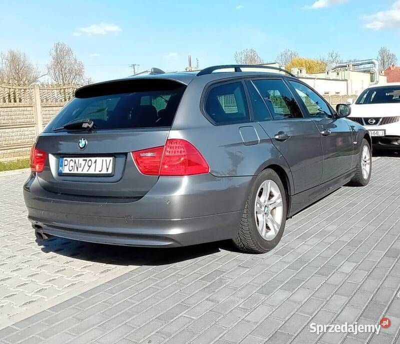 Szary Używany 2009 BMW 320 Kombi | 21 900 zł (Dość drogi) - Obraz 1/4