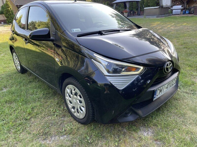 Czarny Używany 2020 Toyota Aygo Hatchback | 42 500 zł (Uczciwa cena) - Obraz 1/4