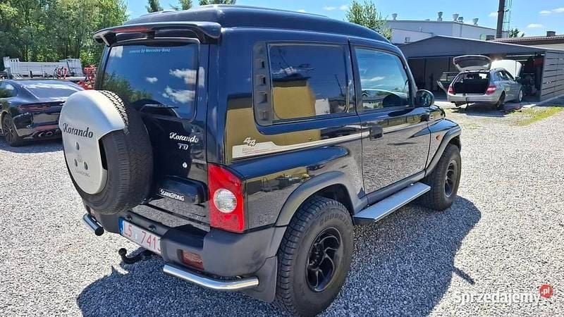 Czarny Używany 2000 Ssangyong (KGM) Korando SUV | 17 800 zł - Obraz 1/4
