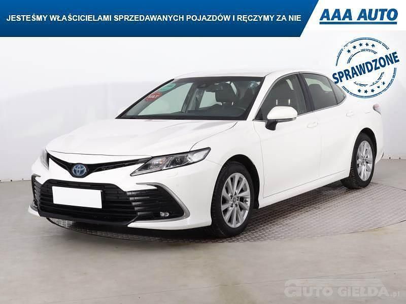Używany Toyota Camry 2021 Biały Sedan/Limuzyna