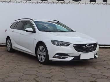 Biały Używany 2019 Opel Insignia Kombi | 51 499 zł (Uczciwa cena) - Obraz 1/4