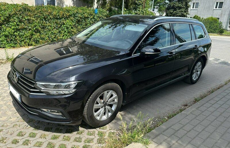 Czarny (metalik) Używany 2021 VW Passat Sedan/Limuzyna | 87 500 zł (Uczciwa cena) - Obraz 1/4