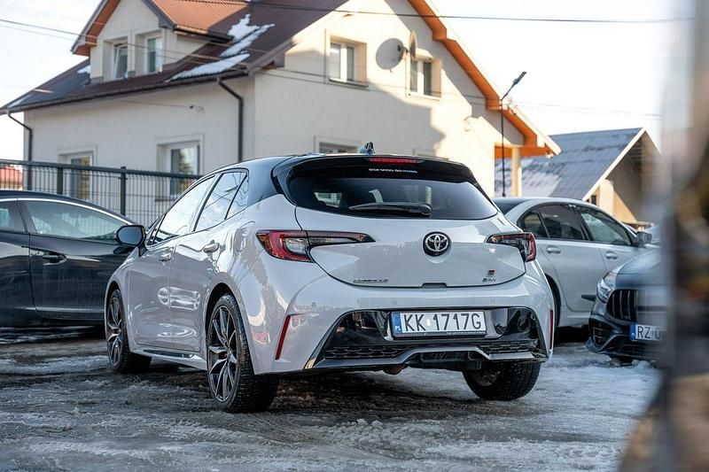Używany Toyota Corolla Sport 140 KM (102 kW) 2024 Biały Hatchback