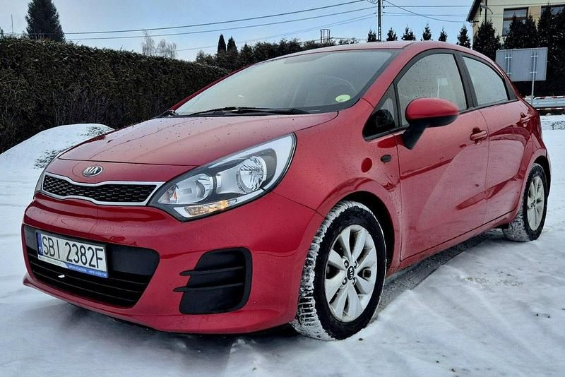 Używany Kia Rio 90 KM (66 kW) 2016 Czerwony Sedan/Limuzyna