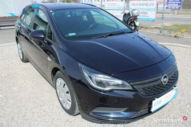 Czarny Używany 2018 Opel Astra Sedan/Limuzyna | 31 899 zł (Dobra cena) - Obraz 1/4