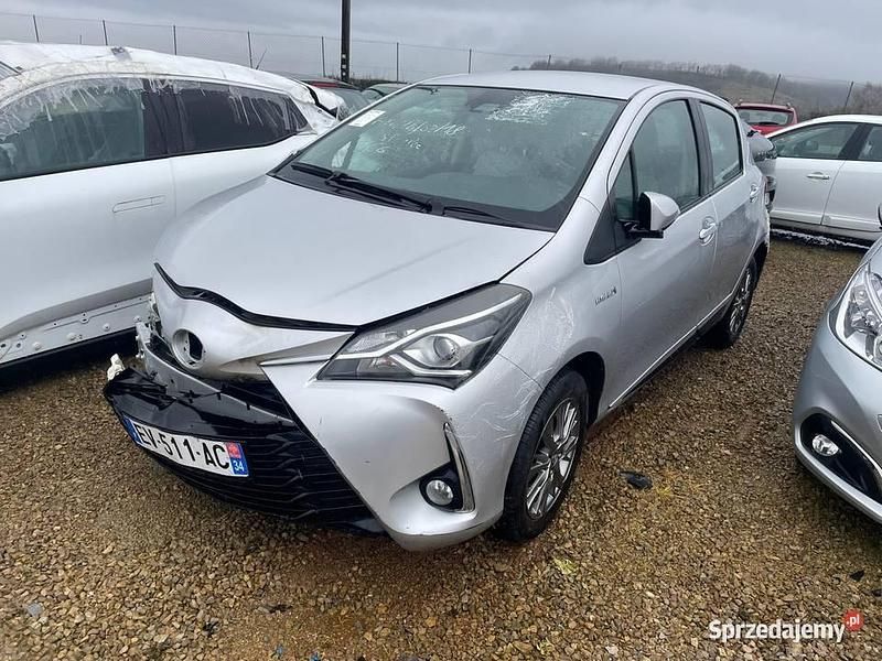 Szary Używany 2018 Toyota Yaris Hybrid Hatchback | 17 600 zł - Obraz 1/4