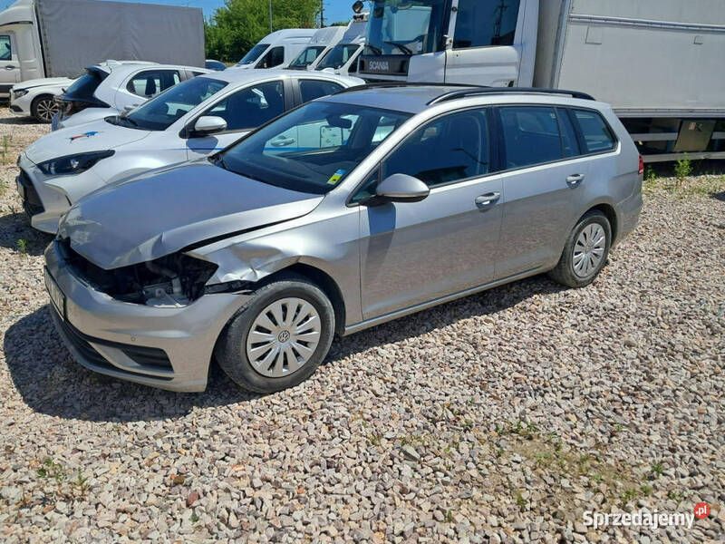 Srebrny Używany 2017 VW Golf VII Kombi | 16 974 zł (Super Cena) - Obraz 1/4