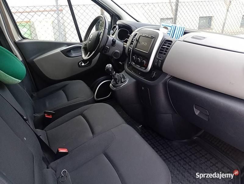 Używany Renault Trafic 2019 Beżowy Minivan