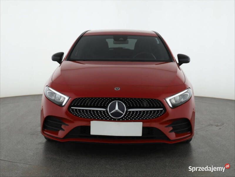 Czerwony Używany 2019 Mercedes A220 Hatchback | 109 999 zł (Uczciwa cena) - Obraz 1/4