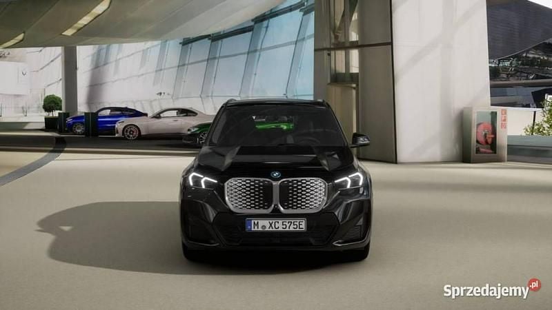 Nowe BMW iX1 Luxury Line 225 kW (306 KM) 2026 Czarny SUV