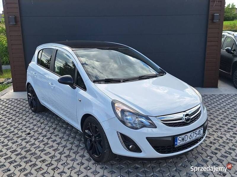 Biały Używany 2012 Opel Corsa Color Edition Sedan/Limuzyna | 24 900 zł (Dość drogi) - Obraz 1/4