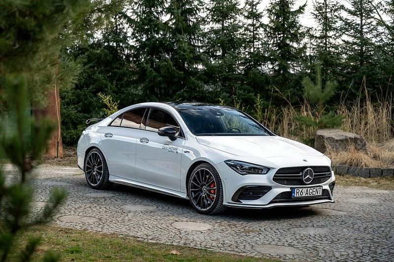 Biały Używany 2023 Mercedes CLA35 AMG AMG Sedan/Limuzyna | 249 777 zł - Obraz 1/4