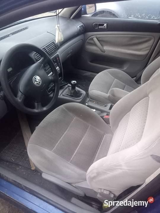 Używany VW Passat 2000 Niebieski Sedan/Limuzyna