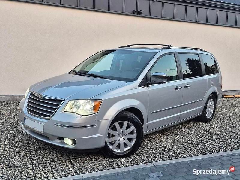 Srebrny Używany 2010 Chrysler Grand Voyager Minivan | 28 900 zł - Obraz 1/4
