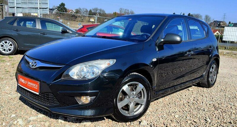 Używany Hyundai i30 109 KM (80 kW) 2011 Czarny (metalik) Hatchback