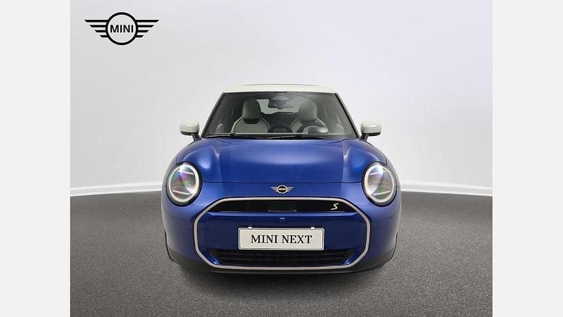 Używany Mini Cooper SE 160 kW (218 KM) 2023 Blazing blue metalizowany Hatchback