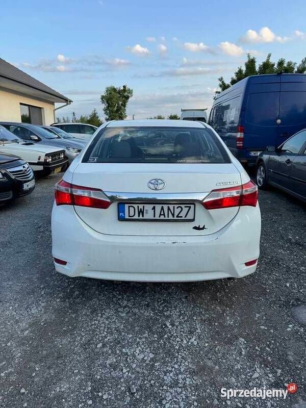 Używany Toyota Corolla 99 KM (72 kW) 2018 Biały Sedan/Limuzyna