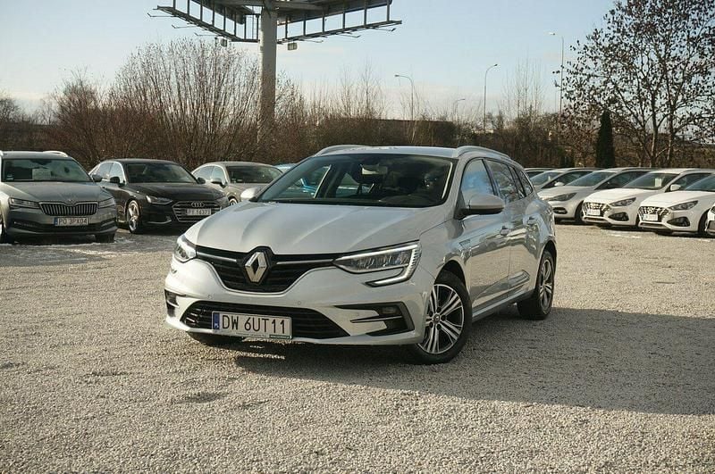 Używany Renault Mégane GrandTour Equilibre 140 KM (102 kW) 2022 Srebrny (metalik) Kombi