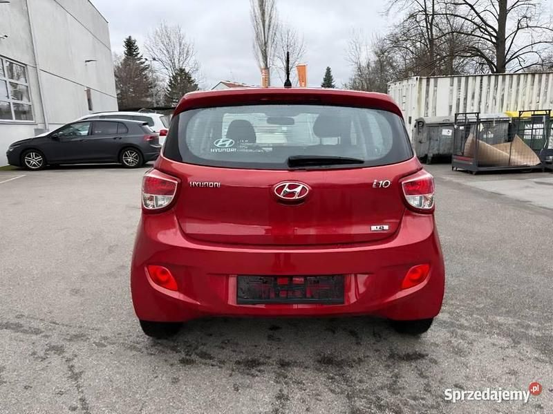 Używany Hyundai i10 87 KM (63 kW) 2013 Bordowy Hatchback