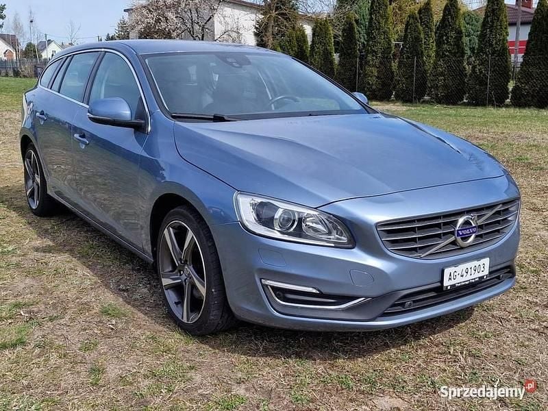 Niebieski Używany 2017 Volvo V60 Summum Kombi | 54 500 zł - Obraz 1/4