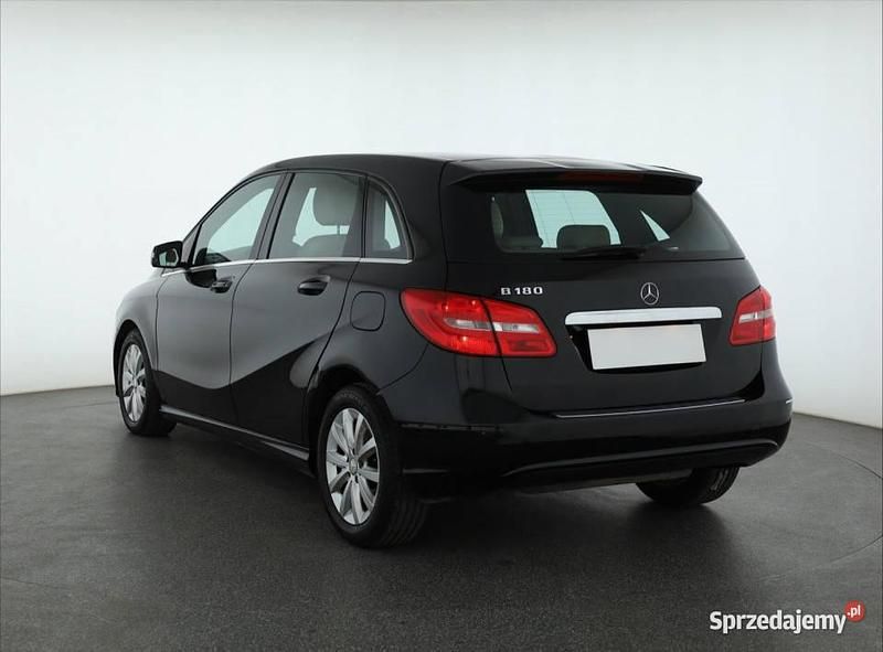 Używany Mercedes B180 122 KM (89 kW) 2012 Czarny Minivan