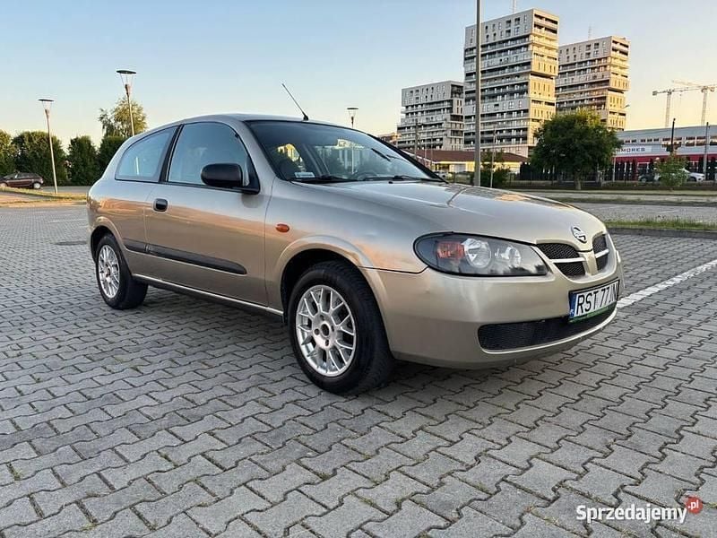 Złoty Używany 2003 Nissan Almera Hatchback | 5900 zł (Uczciwa cena) - Obraz 1/4