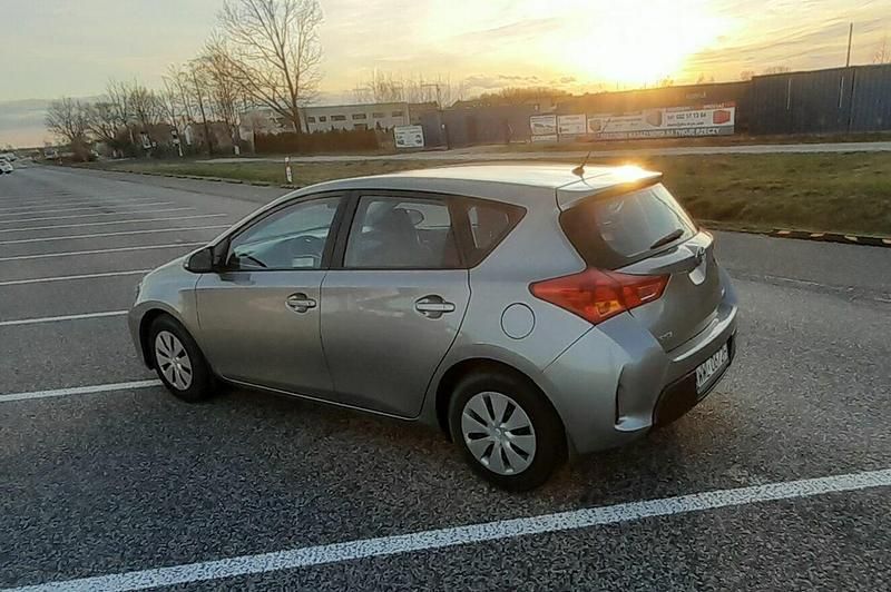 Szary Używany 2014 Toyota Auris Hatchback | 22 500 zł (Uczciwa cena) - Obraz 1/4