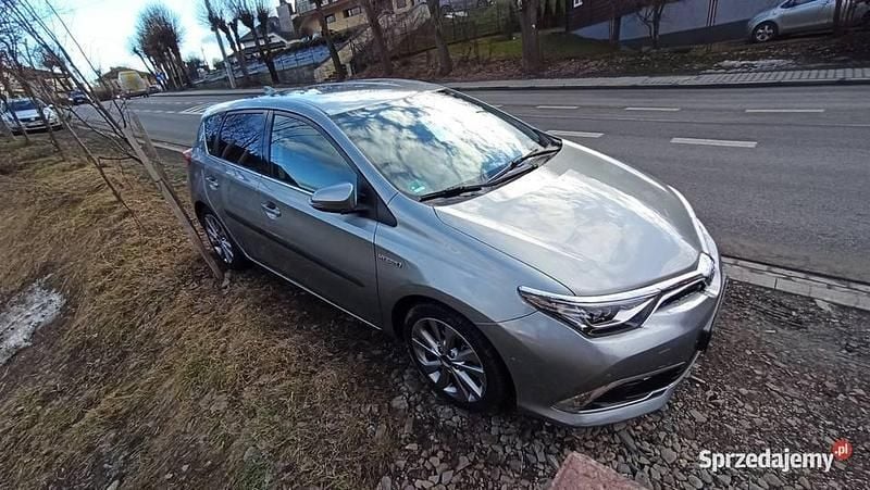 Używany Toyota Auris Hybrid Executive 2016 Szary Hatchback